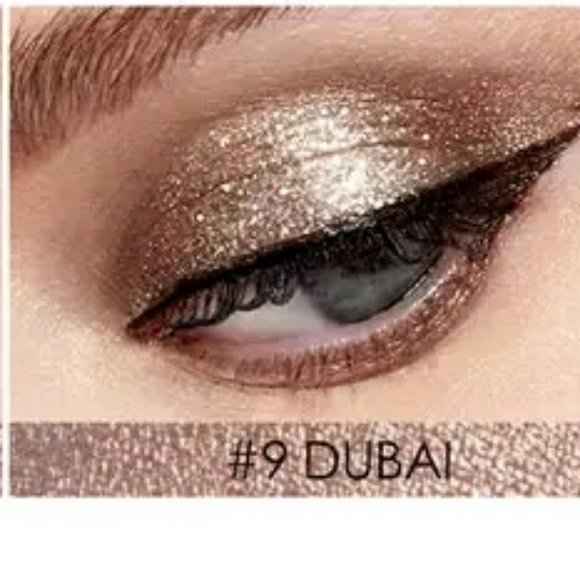 Focallure Other - NIB Foccalure Glitter & Glow eyeshadow waterproof Focallure Other - NIB Foccalure Glitter & Glow eyeshadow waterproof